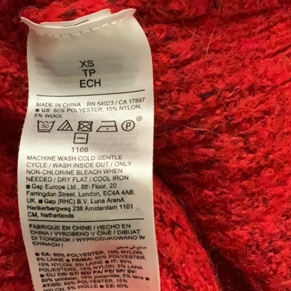 Old Navy red sweater with crew neckline. Size XS - Picture 7 of 7
